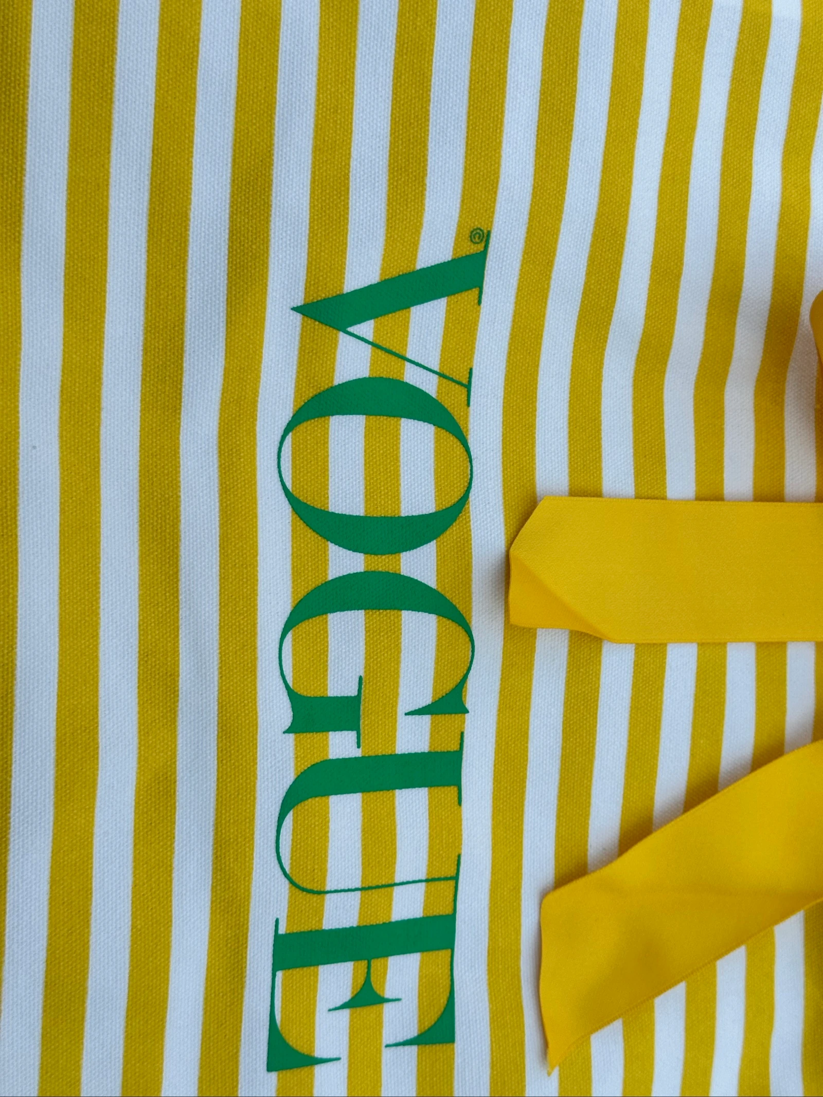 Bolsa tote listrada Vogue – photo 4
